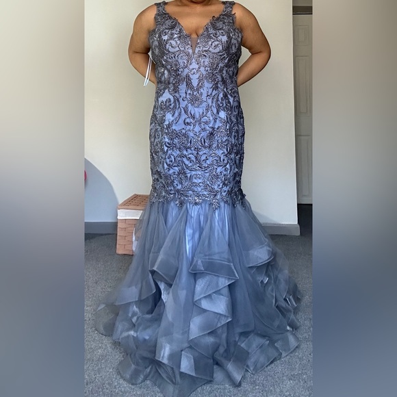 Prom dress size 16-18 - Picture 7 of 8